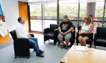 Fernando Gray dialogó con representantes de la Liga de Fútbol Femenino