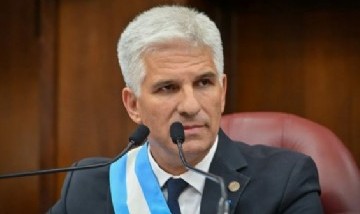 Del sueño de la casa propia al "cuartito con baño": el plan de viviendas de Poggi atraviesa una crisis de credibilidad
