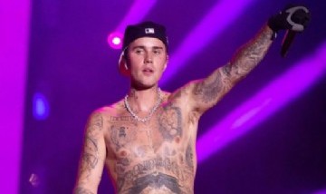 Acusan a Justin Bieber de copiar a Selena Gómez tras lanzar su nuevo álbum "Swag"