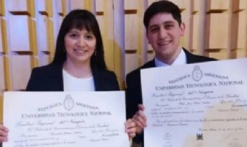 Tía y sobrino: fueron juntos a la facultad y ahora festejan su título en Neuquén