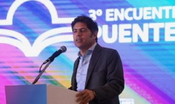 Kicillof respondió a Milei y lo acusó de descargar odio: "Que escuche a los que no llegan a fin de mes"