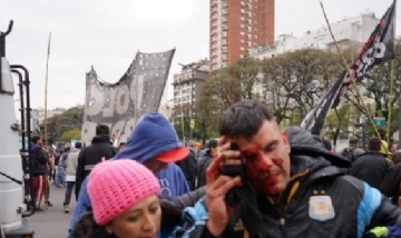 Brutal represión de la Policía de la Ciudad a manifestantes