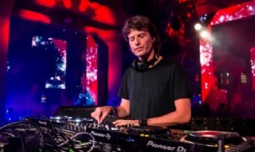 El DJ Hernán Cattáneo estrena su propio documental en Netflix