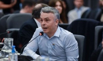 Esteban Paulón apuntó contra Milei por sus explicaciones económicas: "Tu plan es un desastre"