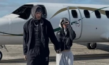 Tiago PZK confirmó su romance con La Joaqui y publicó una foto juntos en un avión privado