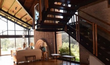 Mendoza destina 36 millones de pesos para mantener la mansión de Cornejo mientras ciudadanos ajustan