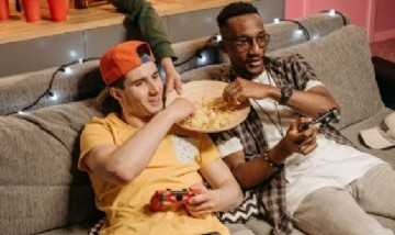La Generación Z abandona las discotecas y apuesta por planes caseros en Francia