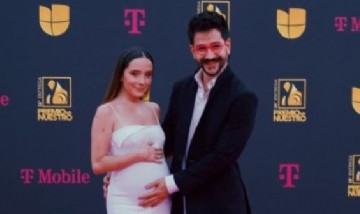 ¡Hermosa! Evaluna Montaner lució su pancita de embarazada en bikini desde la playa