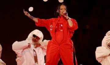 Rihanna reveló su segundo embarazo durante su presentación en el Super Bowl