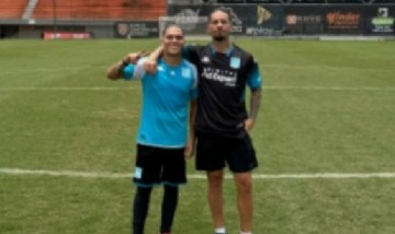 Maluma pateó tiros libres con Juanfer Quintero y sorprendió a todos con un golazo