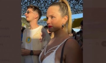 Pidió que le saquen "al chico de al lado" en una foto y desató una imperdible cantidad de respuestas