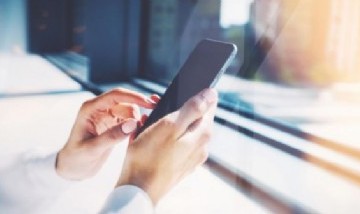 Según un informe, los argentinos dedican un promedio de seis horas al día al uso del celular