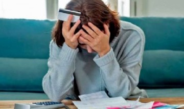 Crisis de ingresos: el 76% de los endeudados usó créditos para pagar comida, salud, tarifas y servicios