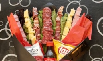 Flores, pero de salame, queso y chipá: los ramos comestibles que coparon el Día de la Primavera