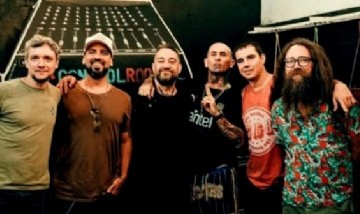 Las Pastillas del Abuelo y Ke Personajes reversionan "Loco por volverla a ver"