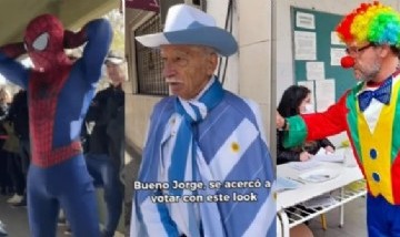 Los electores más llamativos: mirá los atuendos con los que varias personas concurrieron a votar