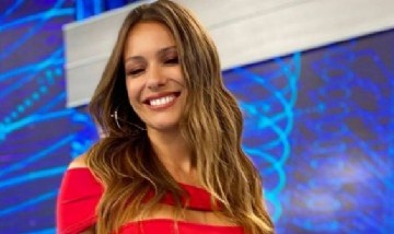 Pampita eligió un particular look para una salida con amigas