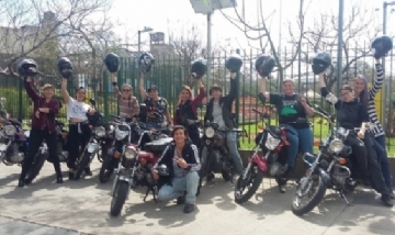 Caravana de motoqueras enciende motores en el ENM