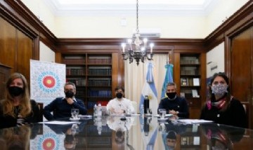 Kicillof y Larroque anunciaron una inyección económica para los niños y jóvenes de la provincia