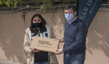 Entregan más de 800 netbooks para secundarias en San Isidro