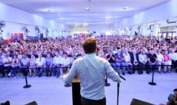 Kicillof lanzó el Movimiento Derecho al Futuro a nivel nacional y se mostró como alternativa rumbo a 2027