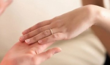 Qué es el "promise ring" que revoluciona las redes sociales y es una absoluta tendencia