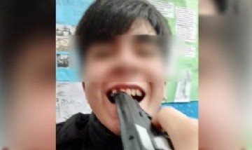 Preocupante diversión: Llevó un arma al colegio y simuló fusilar a varios compañeros