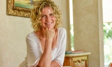 Maru Botana compartió una dulce postal familiar con todos sus hijos en su living