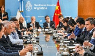 Sergio Massa anunció que Argentina deja de pagar importaciones en dólares y pasa a yuanes