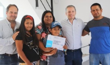 Fernando Gray y Santiago Maggiotti inauguraron 76 viviendas en el Barrio Montecarlo
