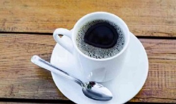 Un influencer pidió un café vegano y se sorprendió al ver el ticket: "Es un robo descarado"