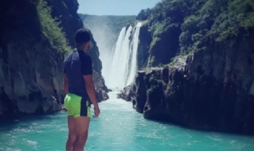 Freddie en las Cascadas de Tamul en San Luis Potosí, México.