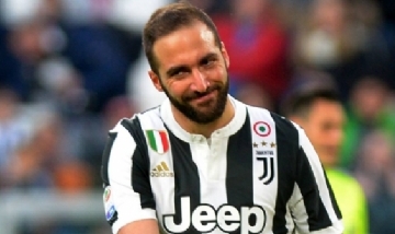 Ataque de furia del Pipa Higuaín en un entrenamiento