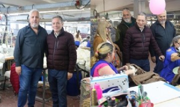 Fernando Gray visitó Textilana en Mar del Plata y advirtió por la crisis del sector textil