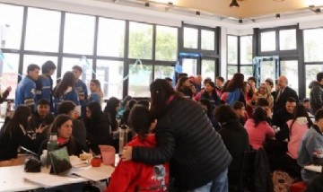 UNLP invita a estudiantes secundarios a descubrir sus 30 carreras en la Facultad de Humanidades
