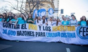 A 49 años de la Noche de los Lápices, Mayra Mendoza marchó en La Plata junto a estudiantes