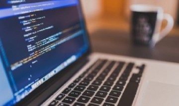 Becas para programación: empresa quiere formar 100.000 empleos privados en tecnología