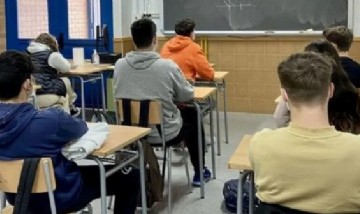 Aberrante: Un profesor ahorcó a un alumno hasta dejarlo inconsciente en medio de la clase