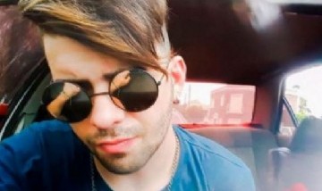 Joven argentino contrajo COVID y durmió varios días en su auto para cuidar a su familia