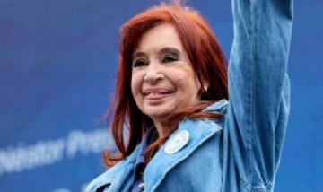 Cristina Kirchner envió un mensaje desde su casa a la militancia que colmó Plaza de Mayo