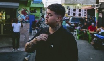 Mhtresuno presentó el short film de "Santo Domingo" y amplía el universo de su último álbum