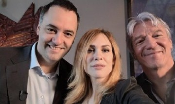 Revelan que Adorni viajó en jet privado a Punta del Este con un periodista de la TV Pública