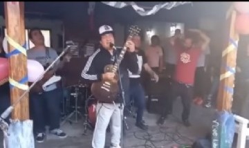 Haciendo música otra vez: El "Pity" Álvarez volvió a cantar en vivo y el video se viralizó