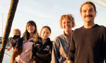 Quiénes son los youtubers que viajan por el mundo con Greta Thunberg