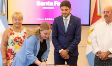 Pullaro firmó un convenio para fortalecer la prevención y abordaje de consumos problemáticos