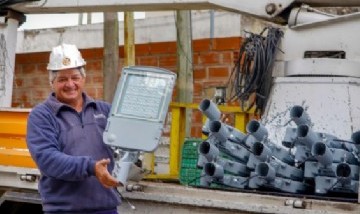 Berazategui recambia 323 luminarias por tecnología LED en el barrio 12 de Octubre