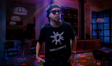 Ronaldinho: Prisión domiciliaria en un hotel y noches de fiesta con modelos