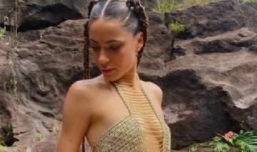 Tini lució un top con cadenas y bikini en Misiones