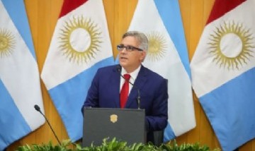 Llaryora habló en medio del conflicto docente y lanzó una frase que encendió la polémica: "Nadie llega a fin de mes"