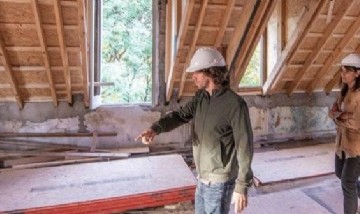 Andreotti visitó el avance de la obra de restauración del Palacio Otamendi en San Fernando